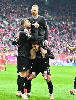 14 02 2026 Fußball Saison 2025 2026 2 Fußball Bundesliga 22 Spieltag 1 FC Kaiserslautern FCK Rote Teufel SpVgg Greuther Fürth SGF Kleeblatt Sportfoto Zink xwoxzix DFL regulations prohibit any use of photographs as image sequences and or quasi video only for editorial use verfrühter Torjubel Jubel nach Treffer Tor Torschuß durch Paul Will 13, SpVgg Greuther Fürth disallowed after video evidence VAR Doni Edon Arifi 28, SpVgg Greuther Fürth Paul Will 13, SpVgg Greuther Fürth Sayfallah Ltaief 47, SpVgg Greuther Fürth