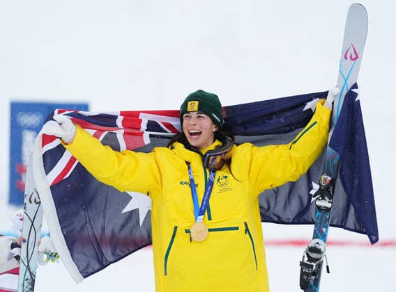 (260214) -- LIVIGNO, Feb. 14, 2026 -- Gold medalist Jakara Anthony of Australia poses for photos during the awarding ceremony for the freestyle skiing women s dual moguls at the Milan-Cortina 2026 Olympic Winter games, Winterspiele,Spiele, Summer games in Livigno, Italy, Feb. 14, 2026. ) (MICO2026)ITALY-LIVIGNO-OLYMPIC WINTER GAMES-FREESTYLE SKIING-WOMEN S DUAL MOGULS-FINALS WuxHuiwo 