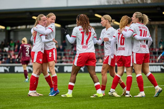 14 02 2026, GER, womens soccer, BL, 2025 2026, RB Leipzig 1 FC Nuremberg team, RB Leipzig, cheering after 1 0 Leipzig training center of the Red Bull Saxony Germany