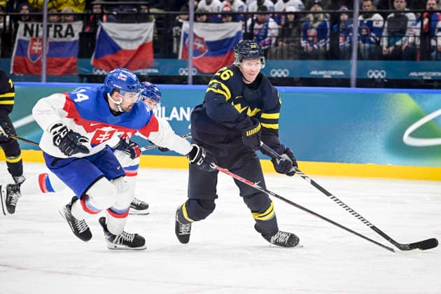 MILANO, ITALIEN 20260214 Slovakiens Peter Ceresnak (14) och Sveriges Rasmus Dahlin (26) under ishockeymatchen i grupp B mellan Sverige och Slovakien i Santagiulia Arena under OS i Milano. *** Bilden ingar i SPORTPAKET. För övriga BETALBILD *** MILANO ITALIEN x10070x *** MILANO, ITALY 20260214 Slovakias Peter Ceresnak 14 and Swedens Rasmus Dahlin 26 during the Group B ice hockey match between Sweden and Slovakia at the Santagiulia Arena during the Milan Olympics Picture in SPORTPAKET For others PAYPICTURE MILANO ITALY x10070x  Copyright: xJessicaxGow TTx OS 2026 ISHOCKEY SVERIGE-SLOVAKIEN