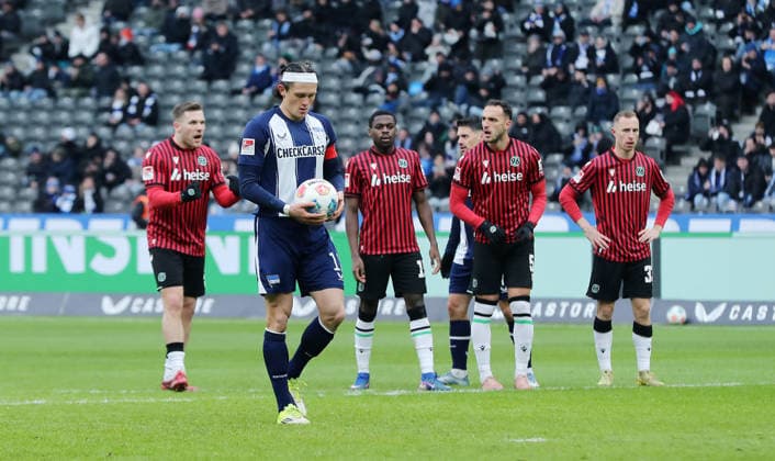 Fabian Reese before penalty kick Penalty kick Single image Crop action Sport Soccer Football DFL 2 Bundesliga Men 22 Matchday Season 2025 2026 14 02 2026 Hertha BSC Berlin vs Hannover 96 DFL regulations prohibit any use of photographs as image sequences and or quasi video