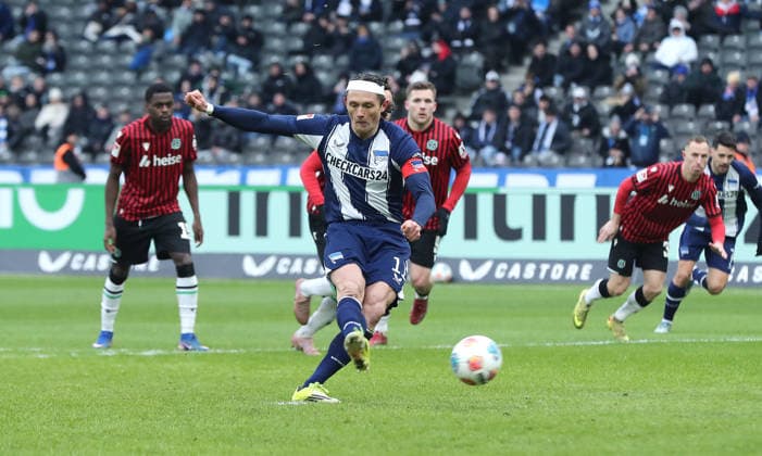 Fabian Reese shoots penalty kick against goalkeeper Nahuel Noll Goal for 1 2 Sport Football Soccer DFL 2 Bundesliga Men 22 Matchday Season 2025 2026 14 02 2026 Hertha BSC Berlin vs Hannover 96 DFL regulations prohibit any use of photographs as image sequences and or quasi video