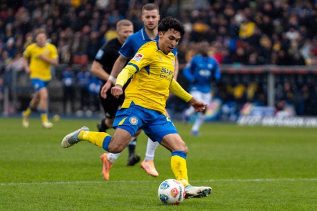 Germany, Soccer, 2 Bundesliga, Eintracht Braunschweig SV Darmstadt on 14 02 in Braunschweig Eintracht Stadion Johan Gomez Eintracht Braunschweig 44 shots Copyright: xSvenxHeidmannx