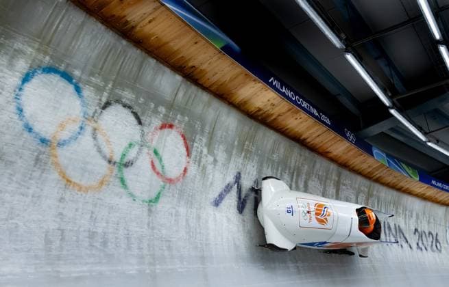 CORTINA - Dave Wesselink and Jelen Franjic training for the two-man bobsleigh event at the Milan Olympics. IRIS VAN DEN BROEK ANP xVIxANPxSportx xxANPxIVx 550668470 originalFilename: 550668470.jpg