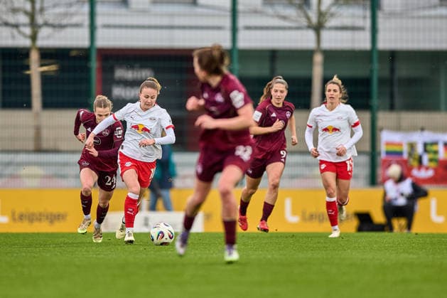 14 02 2026, GER, Womens Soccer, BL, 2025 2026, RB Leipzig 1 FC Nürnberg Annabel Schasching 16, RB Leipzig , free position, action, with ball, dribbles Leipzig training center of the Red Bull Saxony Germany
