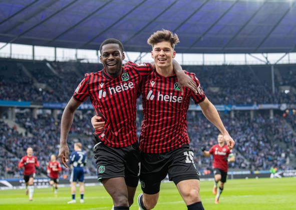 Soccer, Men, Season 2025 2026, 2 Bundesliga 22 Matchday , Hertha BSC Hannover 96, v l Noel Aseko Hannover , Noah Weißhaupt Hannover , Cheering after goal to 1 3, 14 02 2026, Copyright: xSebastianxRäppold MatthiasxKochx