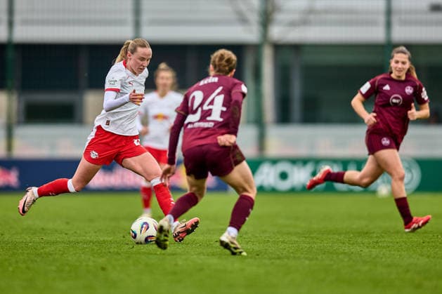 14 02 2026, GER, Womens Soccer, BL, 2025 2026, RB Leipzig 1 FC Nürnberg Nikoline Dudek 24, RB Leipzig , action, dribbles Leipzig training center of the Red Bull Saxony Germany