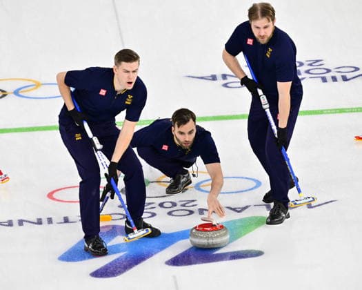 CORTINA, ITALY 20260214 Oskar Eriksson, Rasmus Wrana and Christoffer Sundgren of Team Edin during the men s group stage match, round 5, between China and Sweden in the Olympic curling in Cortina. *** The image is included in the SPORTS PACKAGE. For others PAYMENT IMAGE ** CORTINA ITALY x10030x *** CORTINA, ITALY 20260214 Oskar Eriksson, Rasmus Wrana and Christoffer Sundgren of Team Edin during the men s group stage match, round 5, between China and Sweden in the Olympic curling in Cortina The image is included in the SPORTS PACKAGE For others PAYMENT IMAGE CORTINA ITALY x10030x  Copyright: xJonasxEkströmer TTx OS 2026 CURLING HERRAR KINA-SVERIGE