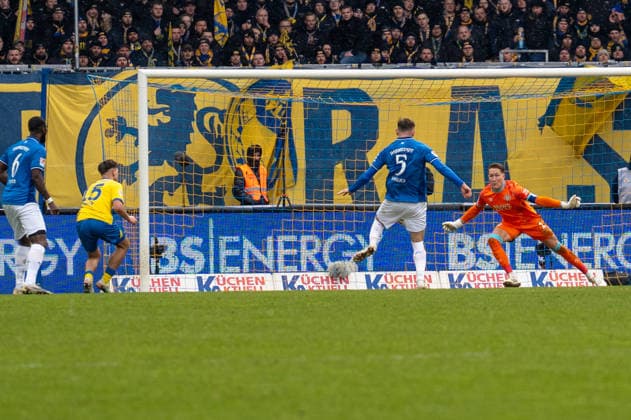 Germany, Soccer, 2 Bundesliga, Eintracht Braunschweig SV Darmstadt on 14 02 in Braunschweig Eintracht Stadion Goal for 2 2 Matej Maglica SV Darmstadt 98 5 Copyright: xSvenxHeidmannx