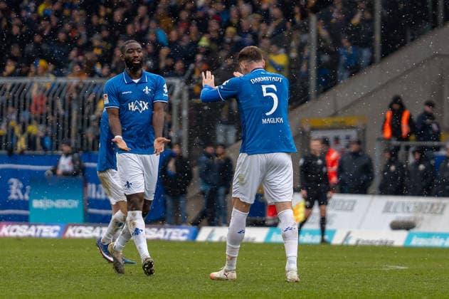 Germany, Soccer, 2 Bundesliga, Eintracht Braunschweig SV Darmstadt on 14 02 in Braunschweig Eintracht Stadion Goal to 2 2 Matej Maglica SV Darmstadt 98 5 Goal celebration Copyright: xSvenxHeidmannx