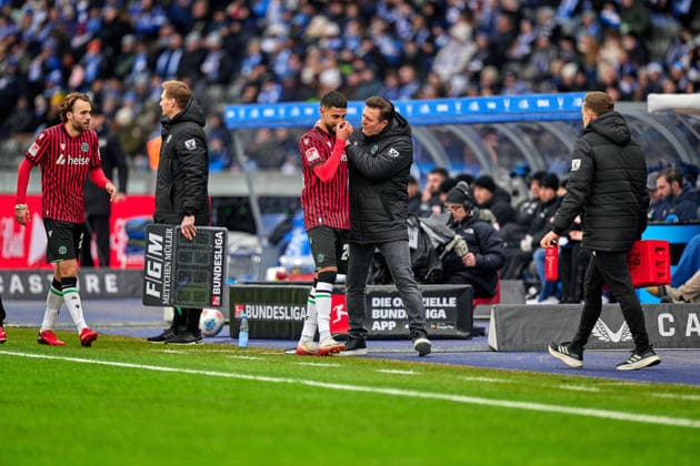 Christian Titz Hannover 96, Head Coach , Elias Saad hannover 96, 24 , GER, Hertha BSC vs ,Hannover 96, 2 Bundesliga, Season 2025 2026, 22 Matchday, 14 02 2026 DFL REGULATIONS PROHIBIT ANY USE OF PHOTOGRAPHS AS IMAGE SEQUENCES AND OR QUASI VIDEO GER, Hertha BSC vs ,Hannover 96, 2 Bundesliga, Season 2025 2026, 22 Matchday, 14 02 2026 Berlin Copyright: xClaudiusxRauch,xEibner-Pressefotox xClaudiusxRauchx EP_CRH