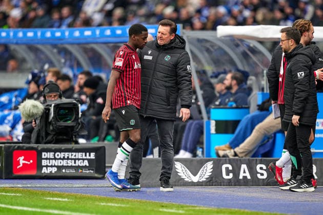 Christian Titz Hannover 96, Head Coach , Noel Askeo Nkili hannover 96, 15 , GER, Hertha BSC vs ,Hannover 96, 2 Bundesliga, Saison 2025 2026, 22 Spieltag, 14 02 2026 DFL REGULATIONS PROHIBIT ANY USE OF PHOTOGRAPHS AS IMAGE SEQUENCES AND OR QUASI VIDEO GER, Hertha BSC vs ,Hannover 96, 2 Bundesliga, Saison 2025 2026, 22 Spieltag, 14 02 2026 Berlin Copyright: xClaudiusxRauch,xEibner-Pressefotox xClaudiusxRauchx EP_CRH