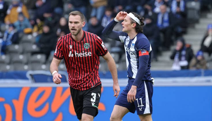 Boris Tomiak, Fabian Reese disappointed Disappointment Sport Football Soccer DFL 2 Bundesliga Men 22 Matchday Season 2025 2026 14 02 2026 Hertha BSC Berlin vs Hannover 96 DFL regulations prohibit any use of photographs as image sequences and or quasi video