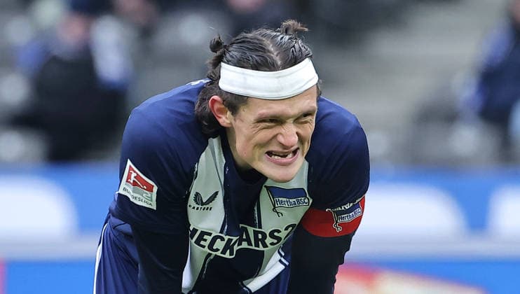 Fabian Reese disappointed Disappointment Sport Football Soccer DFL 2 Bundesliga Men 22 Matchday Season 2025 2026 14 02 2026 Hertha BSC Berlin vs Hannover 96 DFL regulations prohibit any use of photographs as image sequences and or quasi video