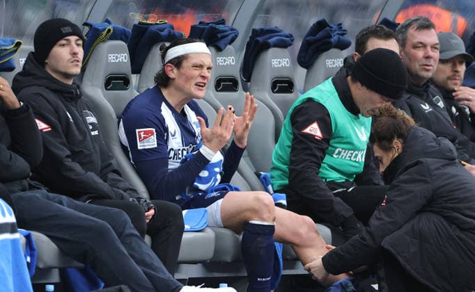 Fabian Reese disappointed after substitution scolding disappointment Sport Football Soccer DFL 2 Bundesliga Men 22 Matchday Season 2025 2026 14 02 2026 Hertha BSC Berlin vs Hannover 96 DFL regulations prohibit any use of photographs as image sequences and or quasi video
