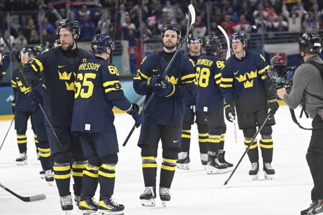 MILAN, ITALY 20260214 Sweden s Victor Hedman (77, left), Erik Karlsson (65) and Adrian Kempe (19) after the Ice hockey, Eishockey match in Group B between Sweden and Slovakia at the Santagiulia Arena during the Milan Olympics. *** The image is included in the SPORTS PACKAGE. For others PAYMENT IMAGE *** MILANO ITALY x10070x *** MILAN, ITALY 20260214 Sweden s Victor Hedman 77, left , Erik Karlsson 65 and Adrian Kempe 19 after the ice hockey match in Group B between Sweden and Slovakia at the Santagiulia Arena during the Milan Olympics The image is included in the SPORTS PACKAGE For others PAYMENT IMAGE MILANO ITALY x10070x  Copyright: xJessicaxGow TTx 2026 OLYMPICS ICE HOCKEY SWEDEN-SLOVAKIA