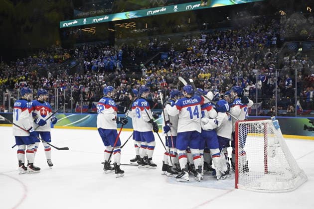 MILAN, ITALY 20260214 Slovak cheers despite losing in the Ice hockey, Eishockey match in Group B between Sweden and Slovakia at Santagiulia Arena during the Olympics in Milan. *** The image is included in the SPORTS PACKAGE. For others PAID IMAGE *** MILANO ITALY x10070x *** MILAN, ITALY 20260214 Slovak cheers despite losing in the ice hockey match in Group B between Sweden and Slovakia at Santagiulia Arena during the Olympics in Milan The image is included in the SPORTS PACKAGE For others PAID IMAGE MILANO ITALY x10070x  Copyright: xJessicaxGow TTx 2026 OLYMPICS ICE HOCKEY SWEDEN-SLOVAKIA