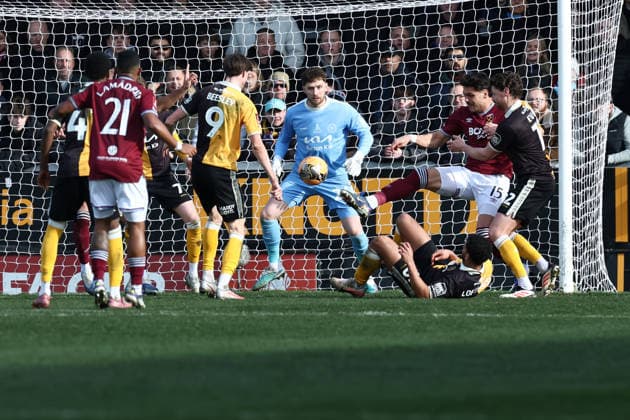 Burton Albion v West Ham United, FA Cup West Ham United defender Konstantinos Mavropanos (15) has a flick saved during the FA Cup match between Burton Albion and West Ham United at the Pirelli Stadium, Burton upon Trent, UK on 14 February 2026. Burton upon Trent Pirelli Stadium Staffordshire UK Editorial use only DataCo restrictions apply See www.football-dataco.com , Copyright: xJohnxMallettx PSI-23741-0083