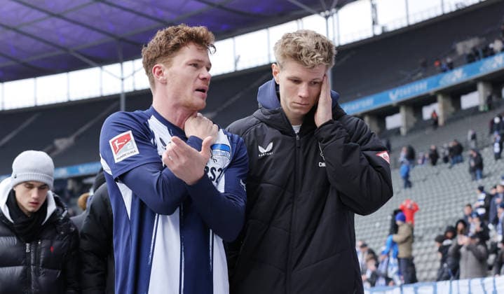 Sebastian Grönning, Luca Schuler disappointed after the end of the game at the lap of honor after the end of the game Disappointment Sport Football Soccer DFL 2 Bundesliga Men 22 Matchday Season 2025 2026 14 02 2026 Hertha BSC Berlin vs Hannover 96 DFL regulations prohibit any use of photographs as image sequences and or quasi video