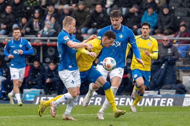 Germany, Soccer, 2 Bundesliga, Eintracht Braunschweig SV Darmstadt on 14 02 in Braunschweig Eintracht Stadion duel Erencan Yardimci Eintracht Braunschweig 9 Matej Maglica SV Darmstadt 98 5 Copyright: xSvenxHeidmannx