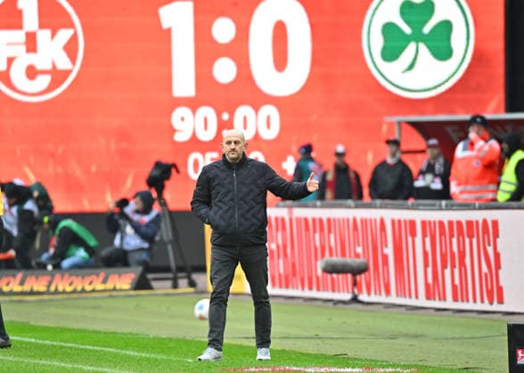 14 02 2026 Soccer Season 2025 2026 2 Soccer Bundesliga 22 Matchday 1 FC Kaiserslautern FCK Rote Teufel SpVgg Greuther Fürth SGF Kleeblatt Sportfoto Zink MeZi xmexzix DFL regulations prohibit any use of photographs as image sequences and or quasi video only for editorial use Torsten Lieberknecht Trainer 1 FC Kaiserslautern FCK disappointed Disappointment