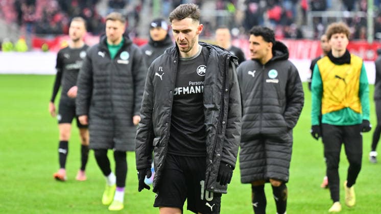 14 02 2026 Soccer Season 2025 2026 2 Soccer Bundesliga 22 Matchday 1 FC Kaiserslautern FCK Rote Teufel SpVgg Greuther Fürth SGF Kleeblatt Sportfoto Zink xwoxzix DFL regulations prohibit any use of photographs as image sequences and or quasi video only for editorial use Branimir Hrgota 10, SpVgg Greuther Fürth disappointed Disappointment after the end of the match