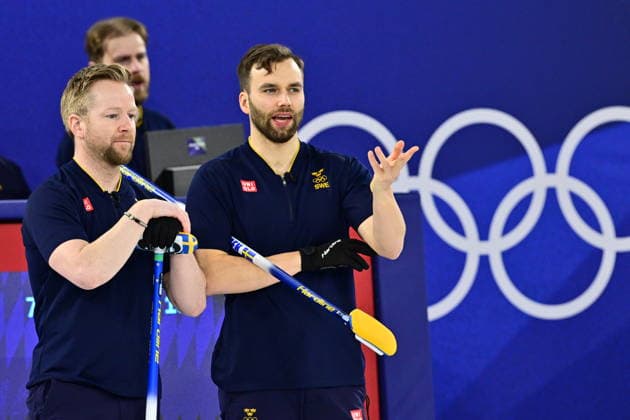 CORTINA, ITALIEN 20260214 Niklas Edin och Oskar Eriksson i Lag Edin under herrarnas gruppspelsmatch, omgang 5, mellan Kina och Sverige i OS-curlingen i Cortina. *** Bilden ingar i SPORTPAKET. För övriga BETALBILD ** CORTINA ITALIEN x10030x *** CORTINA, ITALY 20260214 Niklas Edin and Oskar Eriksson in Team Edin during the mens group stage match, round 5, between China and Sweden in the Olympic curling in Cortina Picture in SPORTPAKET For others PAYPICTURE CORTINA ITALY x10030x  Copyright: xJonasxEkströmer TTx OS 2026 CURLING HERRAR KINA-SVERIGE