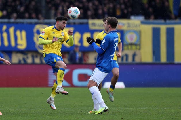 Braunschweig vs Darmstadt, 2 BL Braunschweig, 14 02 2026, Football, Men, 2 BL, Season 2025 2026, Eintracht Braunschweig vs SV Darmstadt 98 Robin Heußer Eintracht Braunschweig , Killian Corredor SV Darmstadt 98 DFL DFB REGULATIONS PROHIBIT ANY USE OF PHOTOGRAPHS as IMAGE SEQUENCES and or QUASI VIDEO Stadion an der Hamburger Straße Niedersachsen Germany