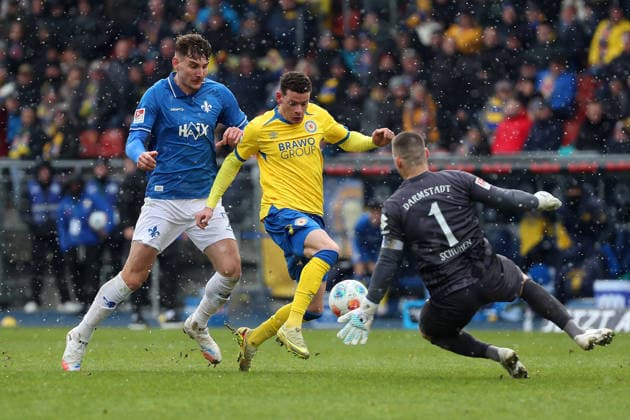 Braunschweig vs Darmstadt, 2 BL Braunschweig, 14 02 2026, Football, Men, 2 BL, Season 2025 2026, Eintracht Braunschweig vs SV Darmstadt 98 Matej Maglica SV Darmstadt 98 , Erencan Yardimici Eintracht Braunschweig , Goalkeeper Marcel Schuhen SV Darmstadt 98 DFL DFB REGULATIONS PROHIBIT ANY USE OF PHOTOGRAPHS as IMAGE SEQUENCES and or QUASI VIDEO Stadion an der Hamburger Straße Niedersachsen Germany