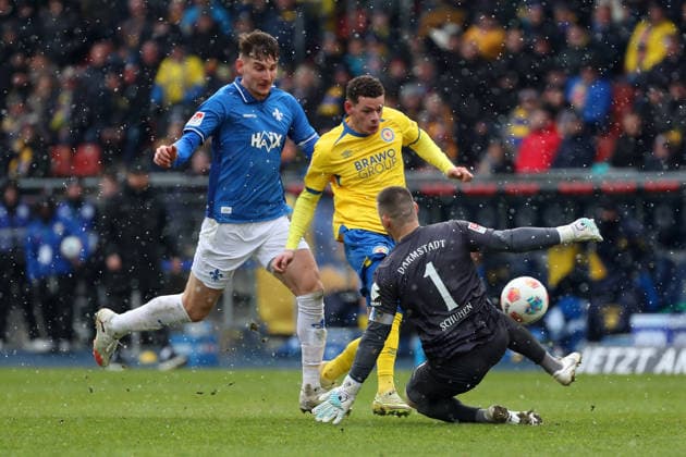 Braunschweig vs Darmstadt, 2 BL Braunschweig, 14 02 2026, Football, Men, 2 BL, Season 2025 2026, Eintracht Braunschweig vs SV Darmstadt 98 Matej Maglica SV Darmstadt 98 , Erencan Yardimici Eintracht Braunschweig , Goalkeeper Marcel Schuhen SV Darmstadt 98 DFL DFB REGULATIONS PROHIBIT ANY USE OF PHOTOGRAPHS as IMAGE SEQUENCES and or QUASI VIDEO Stadion an der Hamburger Straße Niedersachsen Germany