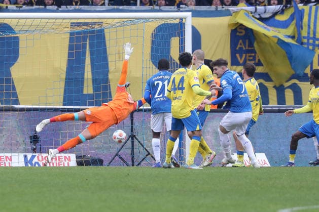 14 02 2026, xgox, Soccer 2 Bundesliga, Eintracht Braunschweig SV Darmstadt 98 emspor, v l Goal to 2 1 by Matej Maglica Darmstadt, 5 DFL DFB REGULATIONS PROHIBIT ANY USE OF PHOTOGRAPHS as IMAGE SEQUENCES and or QUASI VIDEO Braunschweig