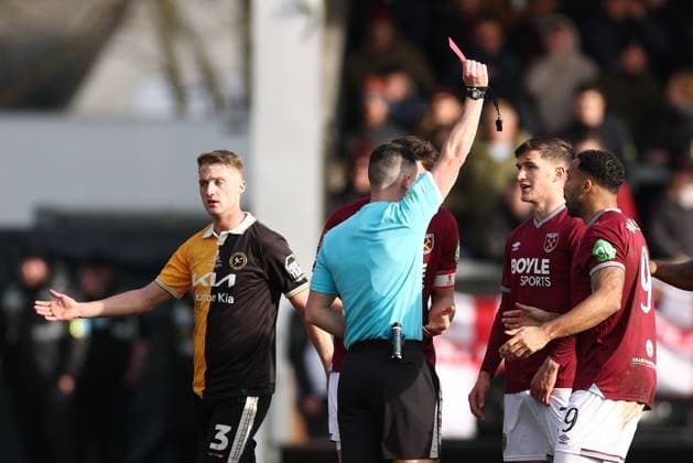 Referee Mr Lewis Smith gives Freddie Potts of West Ham United a red card and he leaves the field Burton Albion v West Ham United, Emirates FA Cup, Fourth Round, Football, Pirelli Stadium, Burton upon Trent, UK - 14 Feb 2026Burton upon Trent Pirelli Stadium United Kingdom EDITORIAL USE ONLY No use with unauthorised audio, video, data, fixture lists, club league logos or live services. Online in-match use limited to 120 images, no video emulation. No use in betting, games or single club league player publications. Copyright: xRyanxBrowne Shutterstockx 16608141ba