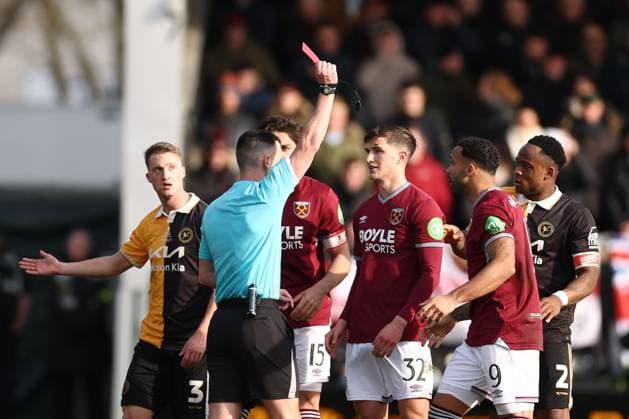 Referee Mr Lewis Smith gives Freddie Potts of West Ham United a red card and he leaves the field Burton Albion v West Ham United, Emirates FA Cup, Fourth Round, Football, Pirelli Stadium, Burton upon Trent, UK - 14 Feb 2026Burton upon Trent Pirelli Stadium United Kingdom EDITORIAL USE ONLY No use with unauthorised audio, video, data, fixture lists, club league logos or live services. Online in-match use limited to 120 images, no video emulation. No use in betting, games or single club league player publications. Copyright: xRyanxBrowne Shutterstockx 16608141bd