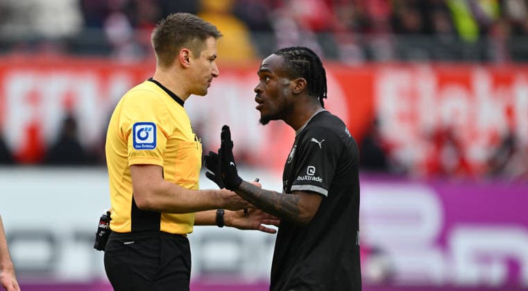 14 02 2026 Soccer Season 2025 2026 2 Soccer Bundesliga 22 Matchday 1 FC Kaiserslautern FCK Rote Teufel SpVgg Greuther Fürth SGF Kleeblatt Sportfoto Zink xwoxzix DFL regulations prohibit any use of photographs as image sequences and or quasi video only for editorial use Tobias Reichel Eckermann Referee Noel Futkeu 9, SpVgg Greuther Fürth