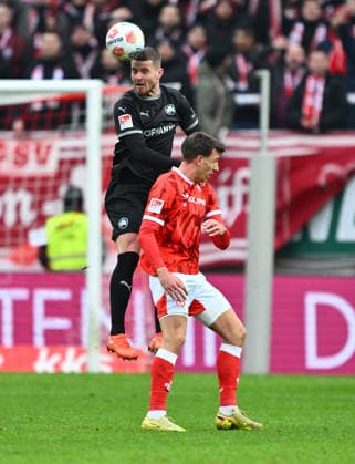 14 02 2026 Soccer Season 2025 2026 2 Soccer Bundesliga 22 Matchday 1 FC Kaiserslautern FCK Rote Teufel SpVgg Greuther Fürth SGF Kleeblatt Sportfoto Zink xwoxzix DFL regulations prohibit any use of photographs as image sequences and or quasi video only for editorial use Jan Elvedi 15, SpVgg Greuther Fürth in header duel with Daniel Hanslik 19, 1 FC Kaiserslautern FCK