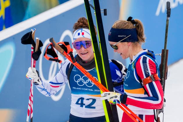 Winter Olympics in Milan Cortina 2026 Anterselva, Italy 20260214. Lou Jeanmonnot from France and Karoline Offigstad Knotten from Norway during the 7.5 km sprint women s biathlon at the Winter Olympics in Milano Cortina 2026. Photo: Heiko Junge NTB Anterselva Italy EDITORIAL USE ONLY. RESTRICTED USE FOR BETTING COMPANIES Ref:_SPOuqz7Zx6pxmE.jpg *** Winter Olympics in Milan Cortina 2026 Anterselva, Italy 20260214 Lou Jeanmonnot from France and Karoline Offigstad Knotten from Norway during the 7 5 km sprint women s biathlon at the Winter Olympics in Milano Cortina 2026 Photo Heiko Junge NTB Anterselva Italy EDITORIAL USE ONLY RESTRICTED USE FOR BETTING COMPANIES  Copyright: xHeikoxJungex xNTBx