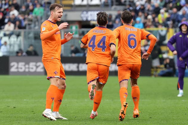 Fiorentina s Nicolo Fagioli celebrate during the Serie A soccer match between Como and Fiorentina at the Giuseppe Sinigaglia stadium in Como, north Italy - February 14, 2026 - Soccer.  Copyright: xAntonioxSaia LaPressex