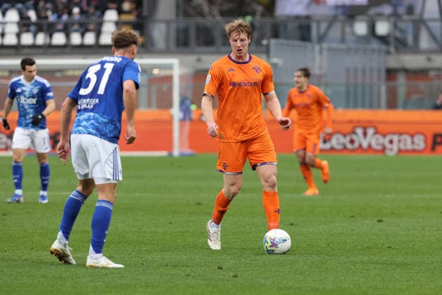 Fiorentina™s Brescianini Marco during the Serie A soccer match between Como and Fiorentina at the Giuseppe Sinigaglia stadium in Como, north Italy - February 14, 2026 - Soccer.  Copyright: xAntonioxSaia LaPressex