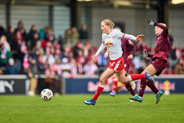 14 02 2026, GER, Womens Soccer, BL, 2025 2026, RB Leipzig 1 FC Nürnberg Emilia Asgeirsdottir 8, RB Leipzig , Freisteller, Action, chases the ball to Leipzig Training Center of the Red Bull Saxony Germany
