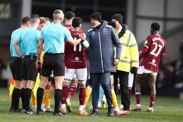 Nuno Espirito Santo Manager of West Ham United shakes hands with the officials. Burton Albion v West Ham United, Emirates FA Cup, Fourth Round, Football, Pirelli Stadium, Burton upon Trent, UK - 14 Feb 2026Burton upon Trent Pirelli Stadium United Kingdom EDITORIAL USE ONLY No use with unauthorised audio, video, data, fixture lists, club league logos or live services. Online in-match use limited to 120 images, no video emulation. No use in betting, games or single club league player publications. Copyright: xRyanxBrowne Shutterstockx 16608141br