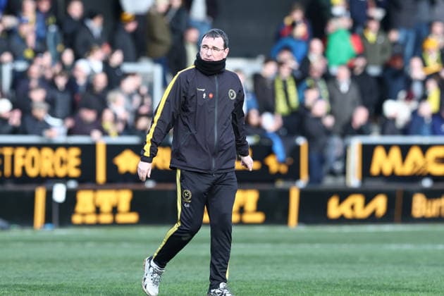 Burton Albion v West Ham United, FA Cup Burton Albion Head Coach Gary Bowyer leaves the field at the end of during the FA Cup match between Burton Albion and West Ham United at the Pirelli Stadium, Burton upon Trent, UK on 14 February 2026. Burton upon Trent Pirelli Stadium Staffordshire UK Editorial use only DataCo restrictions apply See www.football-dataco.com , Copyright: xJohnxMallettx PSI-23741-0101