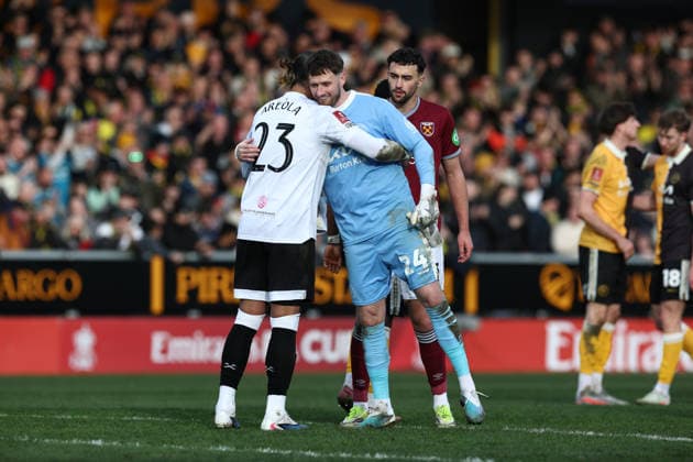 Burton Albion v West Ham United, FA Cup West Ham United goalkeeper Alphonse Areola (23) & Burton Albion goalkeeper Brad Collins (on loan from Coventry City) (24) shakes hands at the end of the FA Cup match between Burton Albion and West Ham United at the Pirelli Stadium, Burton upon Trent, UK on 14 February 2026. Burton upon Trent Pirelli Stadium Staffordshire UK Editorial use only DataCo restrictions apply See www.football-dataco.com , Copyright: xJohnxMallettx PSI-23741-0102