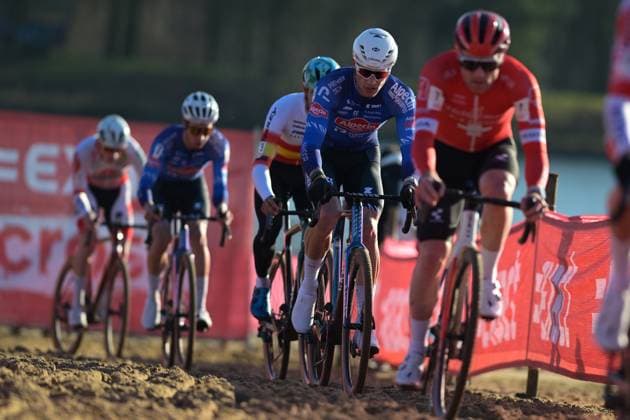 Belgian Niels Vandeputte (2R) pictured in action during the elite men race of the Waaslandcross cyclocross cycling event, Saturday 14 February 2026 in Sint-Niklaas, the seventh and last race of the Exact Cross competition. DAVIDxPINTENS  x163399007x