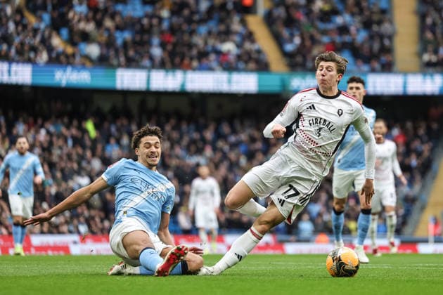Emirates FA Cup 4th Round Manchester City v Salford City Max Alleyne of Manchester City slide tackles Josh Austerfield of Salford City and both get injured, no foul during the Emirates FA Cup 4th Round match Manchester City vs Salford City at Etihad Stadium, Manchester, United Kingdom on 14 February 2026 (Photo by Mark Cosgrove News Images) Manchester Etihad Stadium Greater Manchester United, ManU Kingdom Copyright: xMarkxCosgrove NewsxImagesx