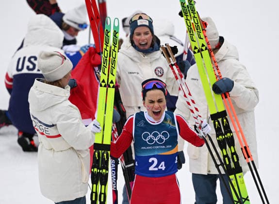 (260214) -- TESERO, Feb. 14, 2026 -- Athletes of Norway celebrate after the cross-country skiing women s 4x7.5km relay match at the Milan-Cortina 2026 Olympic Winter games, Winterspiele,Spiele, Summer games in Tesero, Italy, Feb. 14, 2026. ) (MICO2026)ITALY-TESERO-OLYMPIC WINTER GAMES-CROSS-COUNTRY SKIING-WOMEN S 4x7.5KM RELAY HexCanling 