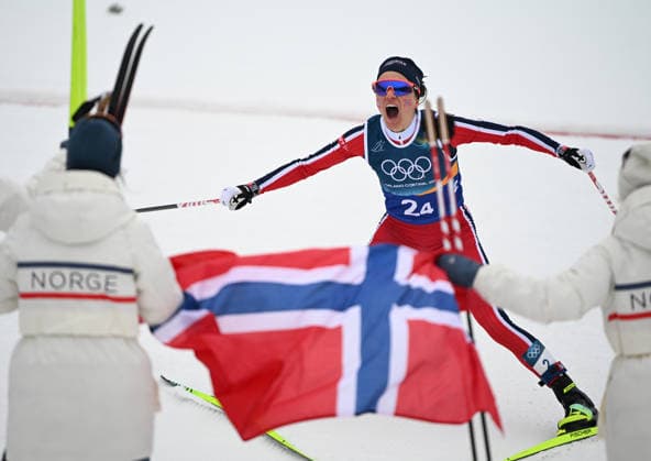 (260214) -- TESERO, Feb. 14, 2026 -- Norway s Heidi Weng crosses the finish line for Norway to win the gold medal during the cross-country skiing women s 4x7.5km relay match at the Milan-Cortina 2026 Olympic Winter games, Winterspiele,Spiele, Summer games in Tesero, Italy, Feb. 14, 2026. ) (MICO2026)ITALY-TESERO-OLYMPIC WINTER GAMES-CROSS-COUNTRY SKIING-WOMEN S 4x7.5KM RELAY HexCanling 
