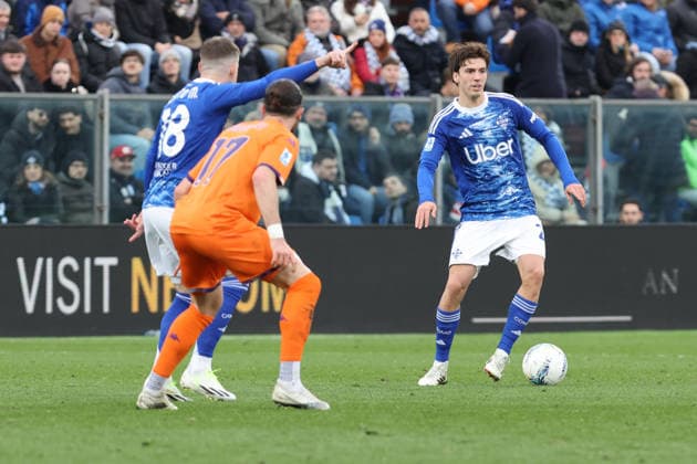 Como™s Maximo Perrone during the Serie A soccer match between Como and Fiorentina at the Giuseppe Sinigaglia stadium in Como, north Italy - February 14, 2026 - Soccer.  Copyright: xAntonioxSaia LaPressex
