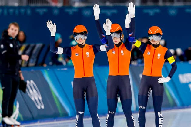 Milano Cortina 2026 Winter Olympics, Speed skating, Eisschnelllauf Italy Joy Beune, Antoinette Rijpma-De Jong and Marijke Groenewoud of the Netherlands wave before competing on the Speed Skating Women s Team Pursuit Quarterfinals on Day 8 of the Milano Cortina 2026 Winter Olympics at the Milano Speed Skating Stadium in Milan, Italy, February 14, 2026. Milan Italy  Copyright: xMatrixxImagesx xHenkxJanxDijksx