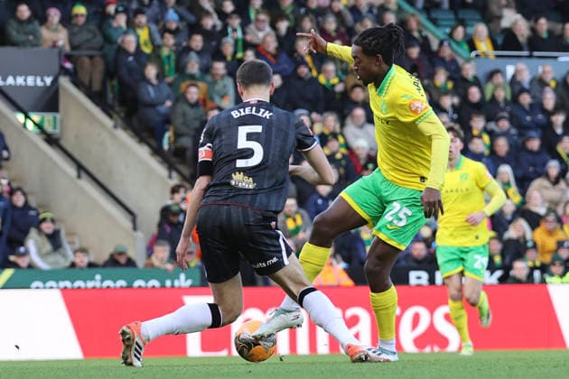 Norwich City v West Bromwich Albion Emirates FA Cup Paris Maghoma of Norwich and Krystian Bielik of West Bromwich Albion in action during the Emirates FA Cup Fourth Round match at Carrow Road, Norwich 14 02 2026 Commissioned for use in Newsquest Norfolk titles only. All other titles fees apply. UK Newspapers OUT Copyright: xPaulxChestertonx FIL-22967-0090