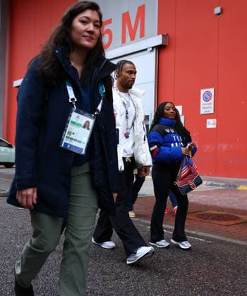 February 14, 2026, Rho, Lombardy, Italy: US legendary gymnast SIMONE BILES and her husband JONATHAN OWENS walk towards the Milano Speed skating, Eisschnelllauf arena to attend the Men s 500m of the Speed Skating at the Milano Cortina 2026 Winter Olympic Games, Olympische Spiele, Olympia, OS Olympics 2026: Milano Cortina: Speed Skating  - ZUMAc179 20260214_oly_c179_001 Copyright: xMickaelxChavetx
